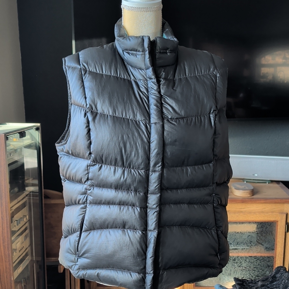 Eddie Bauer Women Black Puffer Vest Zip Front Pockets Size XL One Zip Inside Poc